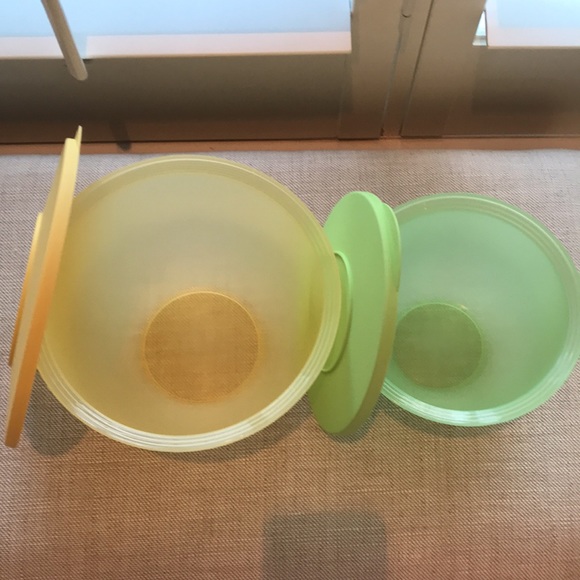 Tupperware Vintage Impressions Mixing Bowl Set in Sheer Yellow and Green - Picture 2 of 14